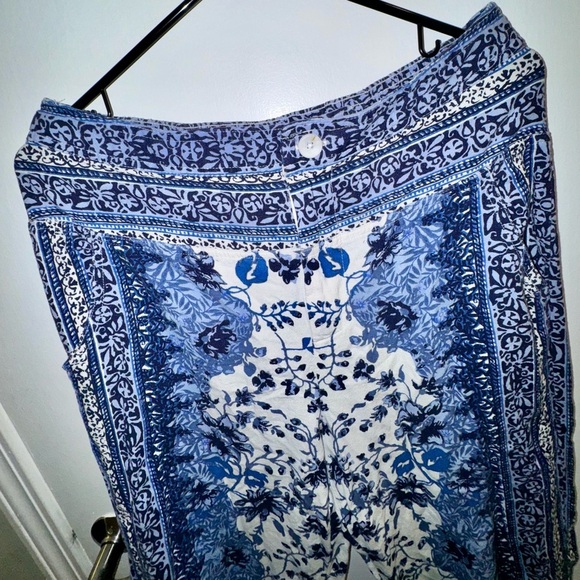 Anthropologie Linen Blend Blue/White Floral Capris - Picture 3 of 10